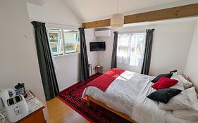 Songbird Sleepout With Bathroom And Mini Kitchenette